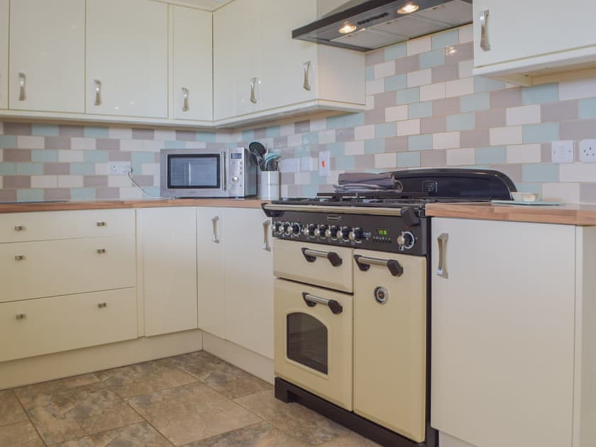 Kitchen | Sunshine Cottage, Kilgetty, near Saundersfoot