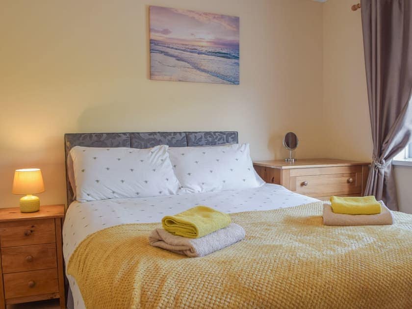 Double bedroom | Sunshine Cottage, Kilgetty, near Saundersfoot