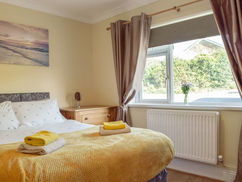 Double bedroom | Sunshine Cottage, Kilgetty, near Saundersfoot