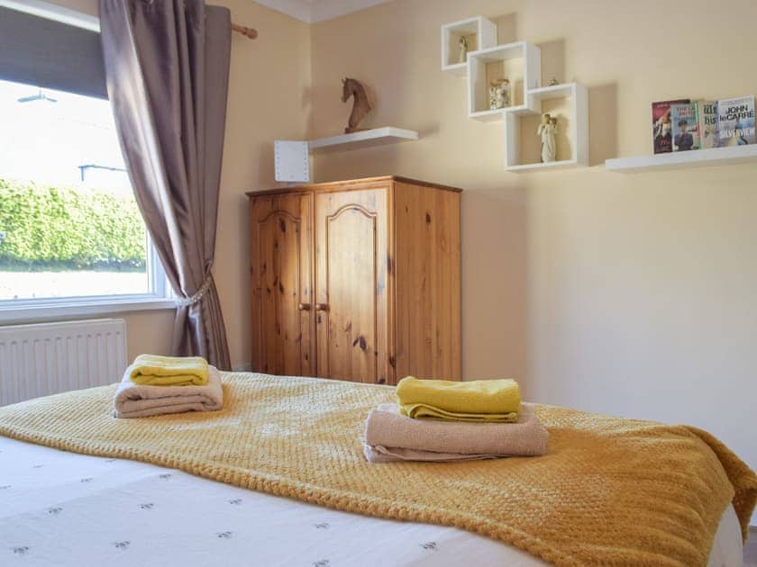Double bedroom | Sunshine Cottage, Kilgetty, near Saundersfoot