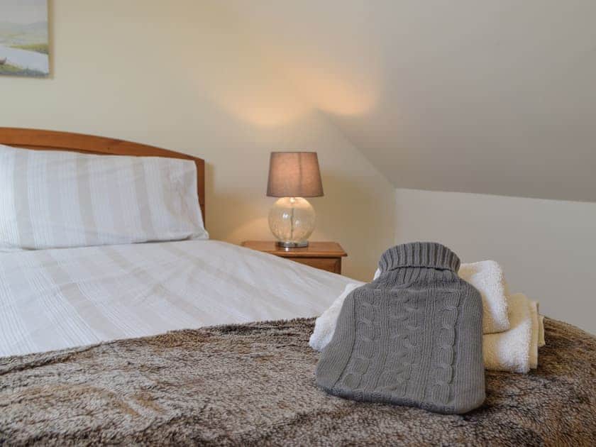 Double bedroom | Sunshine Cottage, Kilgetty, near Saundersfoot