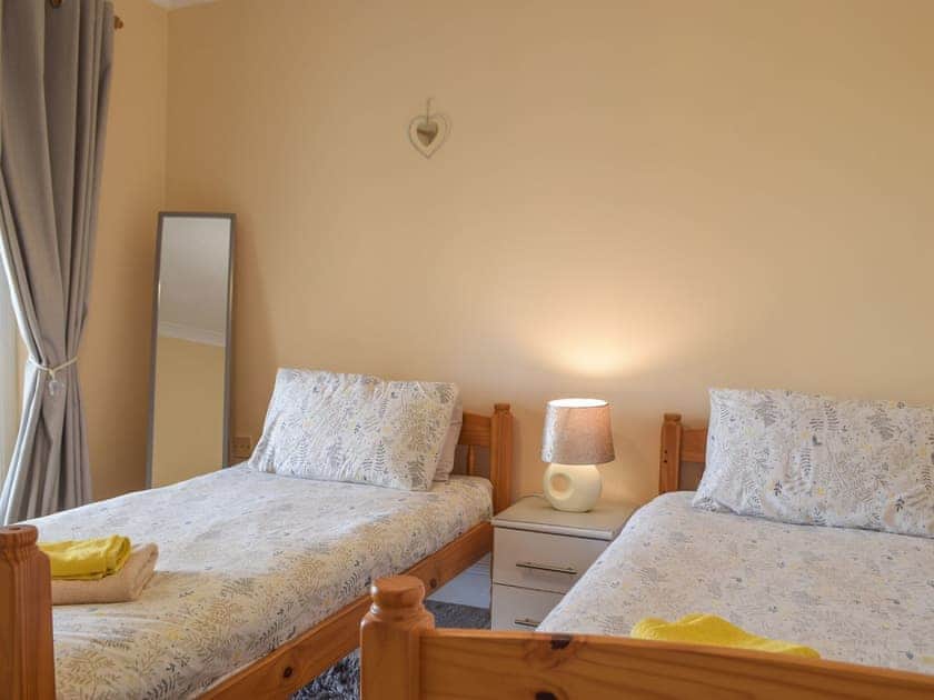 Twin bedroom | Sunshine Cottage, Kilgetty, near Saundersfoot