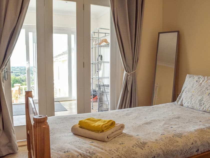 Twin bedroom | Sunshine Cottage, Kilgetty, near Saundersfoot