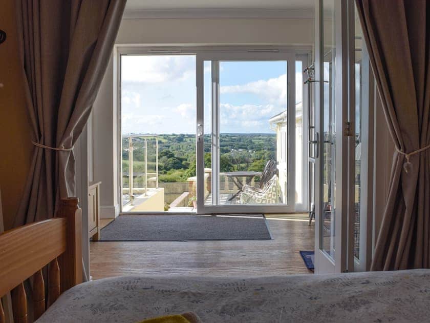 Twin bedroom | Sunshine Cottage, Kilgetty, near Saundersfoot