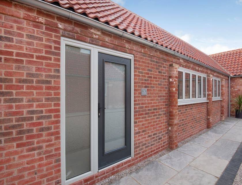 Exterior | The Cowshed - Little Corkhill Farm Holidays, Newark