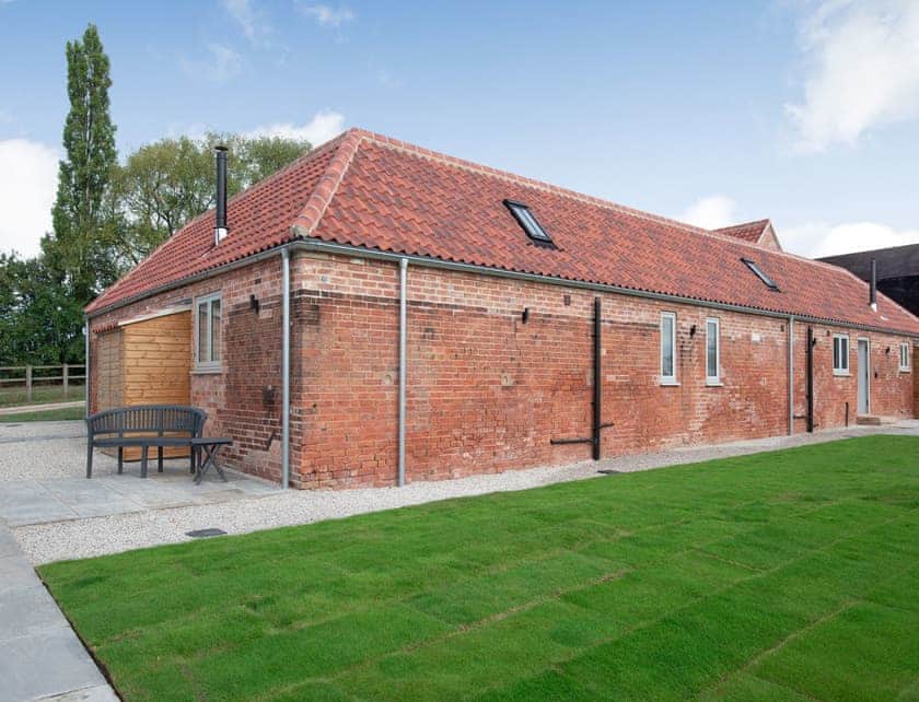 Exterior | The Cowshed - Little Corkhill Farm Holidays, Newark
