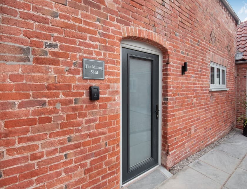 Exterior | The Milling Shed - Little Corkhill Farm Holidays, Newark