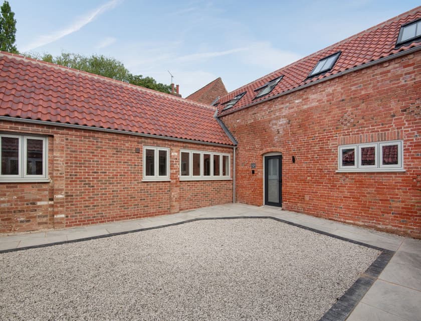 Exterior | The Milling Shed - Little Corkhill Farm Holidays, Newark