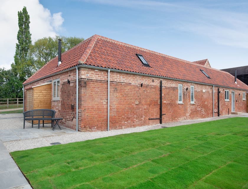 Exterior | The Milling Shed - Little Corkhill Farm Holidays, Newark