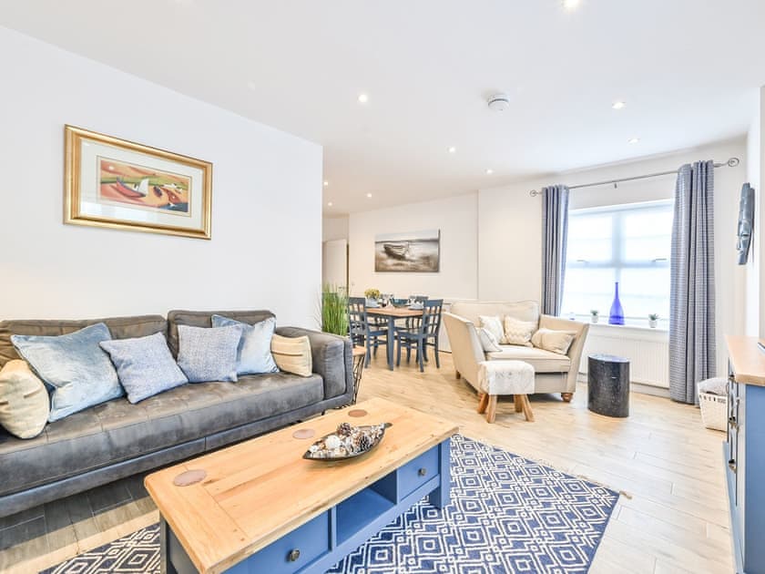 Living area | Ellington Court #2, Torquay