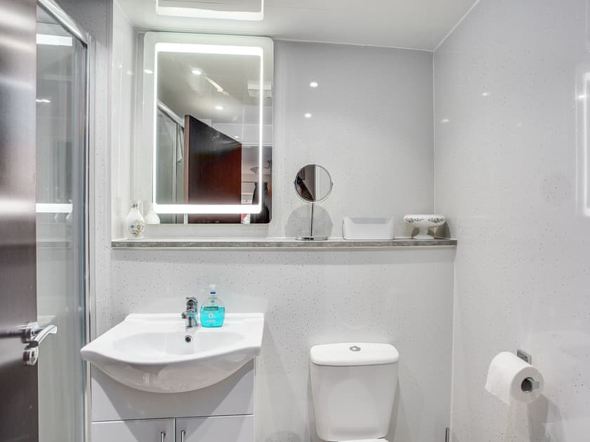 Bathroom | The Old Barn - Blinkbonny Cottages, Auchtermuchty