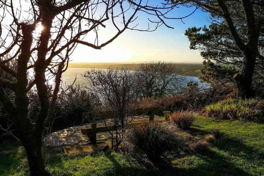The Hut, Veryan