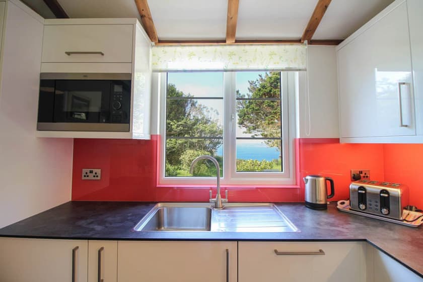 The Hut, Veryan