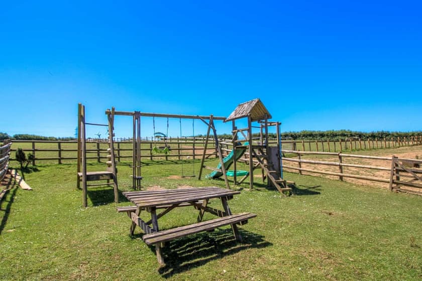 Tizzy Barn - Great Trevillian Farm Barns, Warbstow, near Crackington Haven