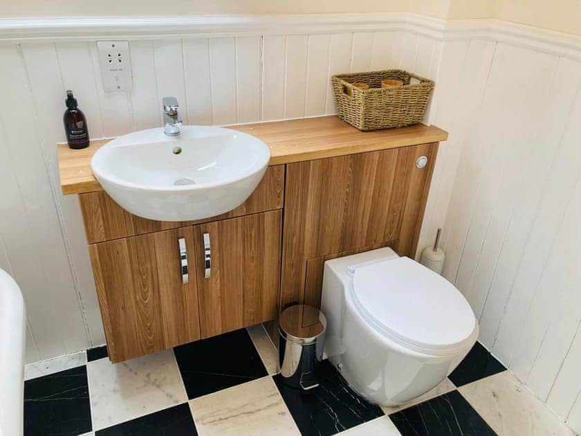 Bathroom | Sugarloaf, Fort William