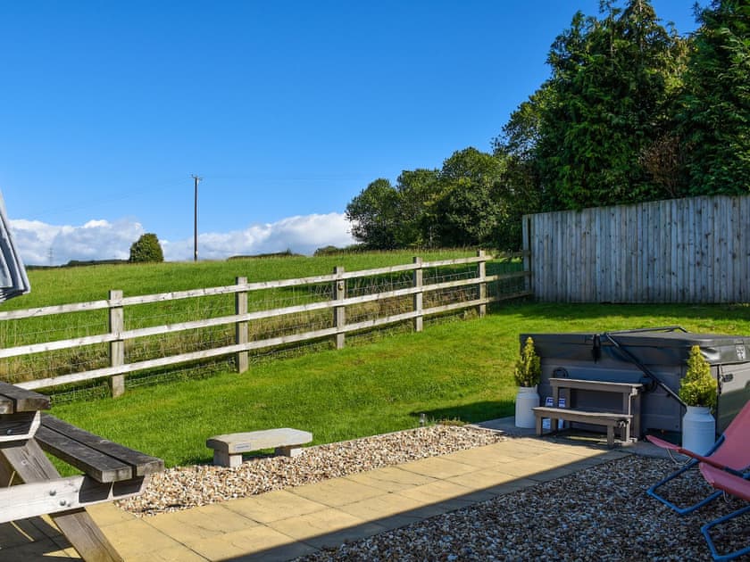 Hot tub | Jacob’s Den - Dorglwyd Farm Pods, Near Swansea