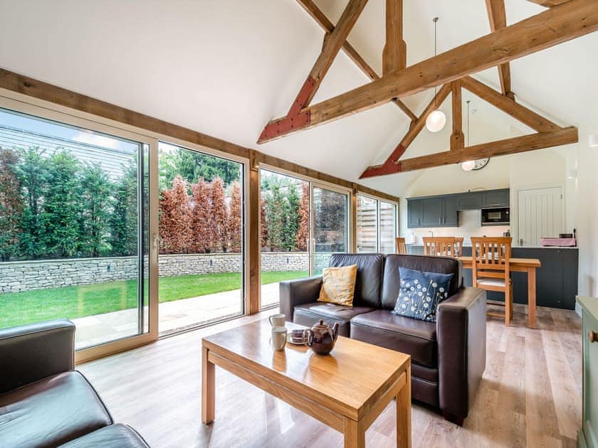 Open plan living space | The Cart House - Hatherop Cottages, Hatherop, near Cirencester