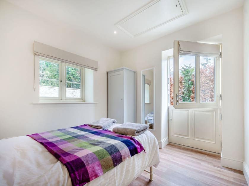 Double bedroom | The Cart House - Hatherop Cottages, Hatherop, near Cirencester