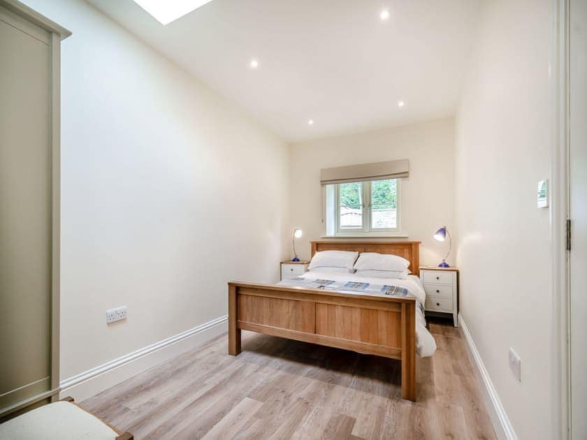 Double bedroom | The Cart House - Hatherop Cottages, Hatherop, near Cirencester