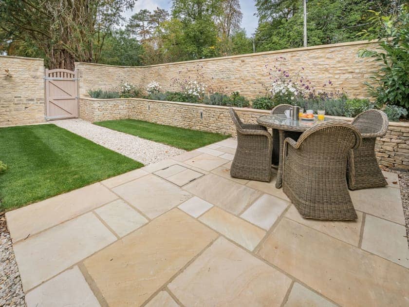 Outdoor area | The Cart House - Hatherop Cottages, Hatherop, near Cirencester