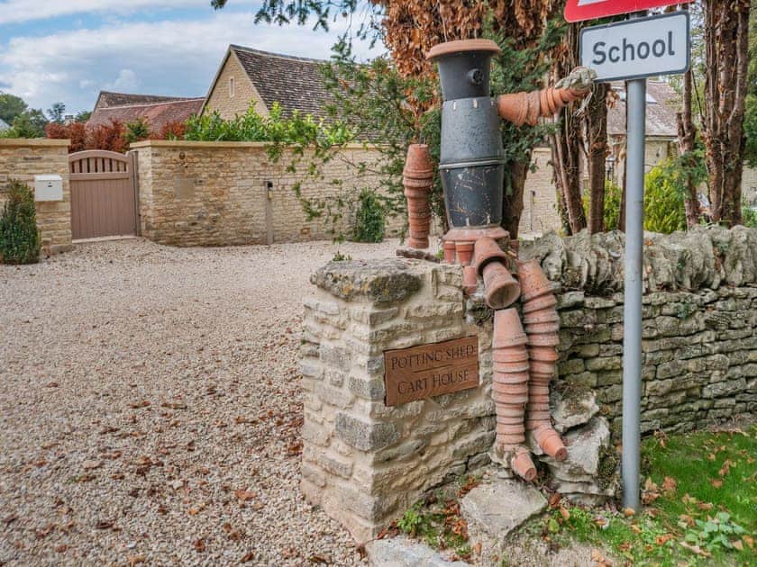 Outdoor area | The Cart House - Hatherop Cottages, Hatherop, near Cirencester