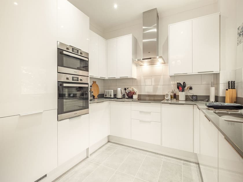 Kitchen | Victoria Park Mews, Victoria Park, London