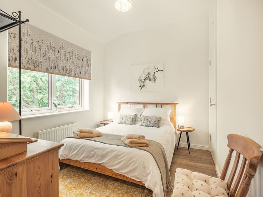 Double bedroom | Victoria Park Mews, Victoria Park, London