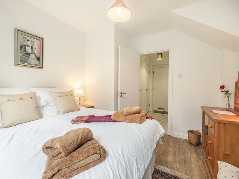 Double bedroom | Victoria Park Mews, Victoria Park, London