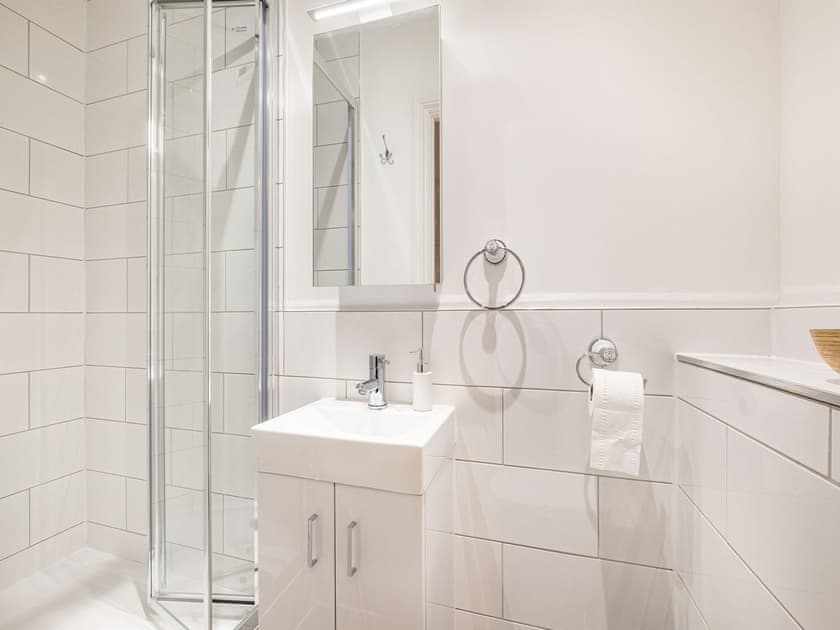 Shower room | Victoria Park Mews, Victoria Park, London