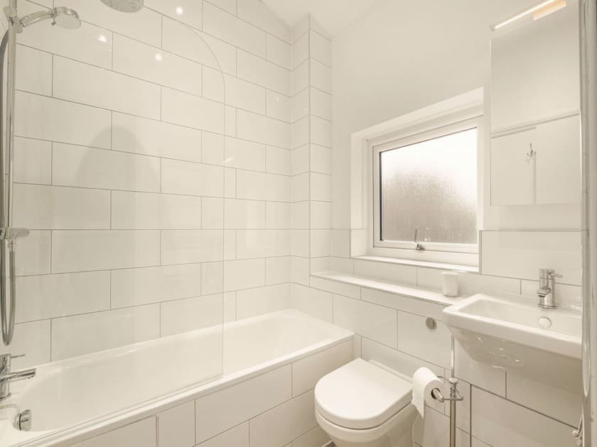 Bathroom | Victoria Park Mews, Victoria Park, London