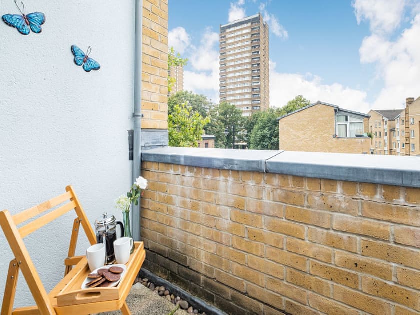 Outdoor area | Victoria Park Mews, Victoria Park, London