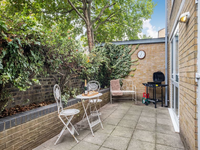 Patio | Victoria Park Mews, Victoria Park, London