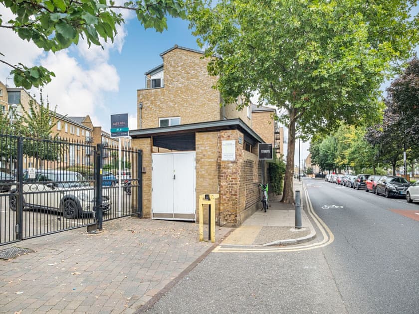 Exterior | Victoria Park Mews, Victoria Park, London