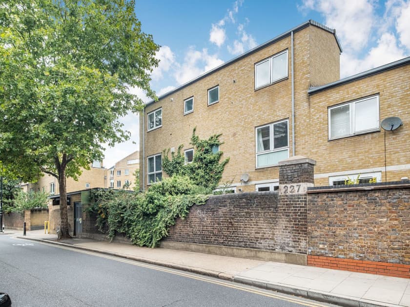 Exterior | Victoria Park Mews, Victoria Park, London