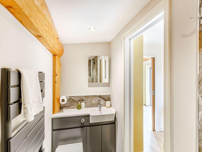En-suite | Rhosyn - The Secret Garden, Llagadfan, Welshpool