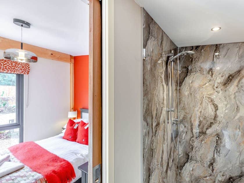 En-suite | Fioled - The Secret Garden, Llagadfan, Welshpool