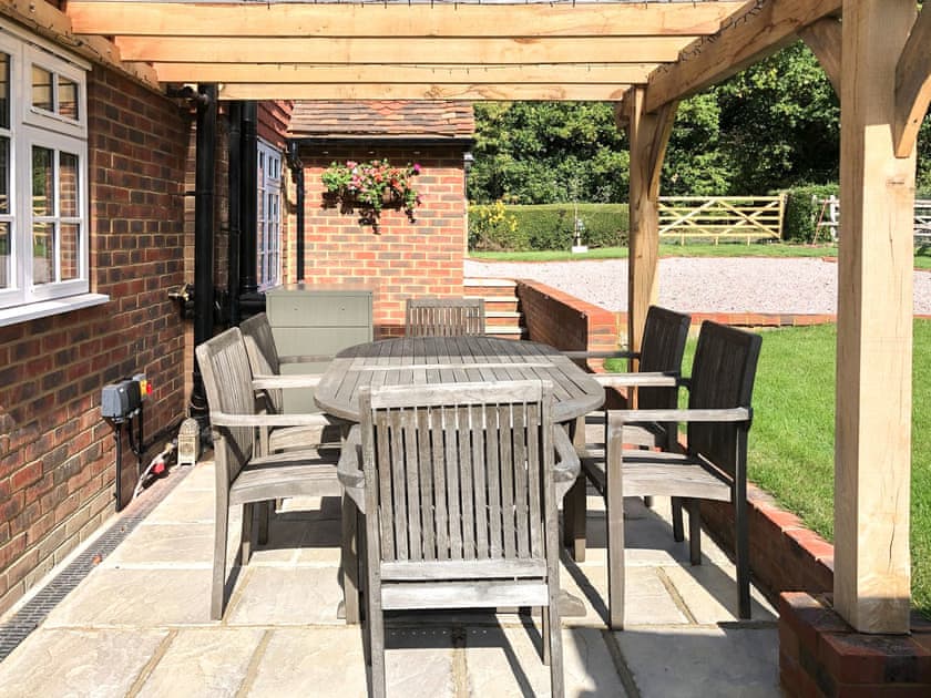 Sitting-out-area | Well Cottage, Horsham