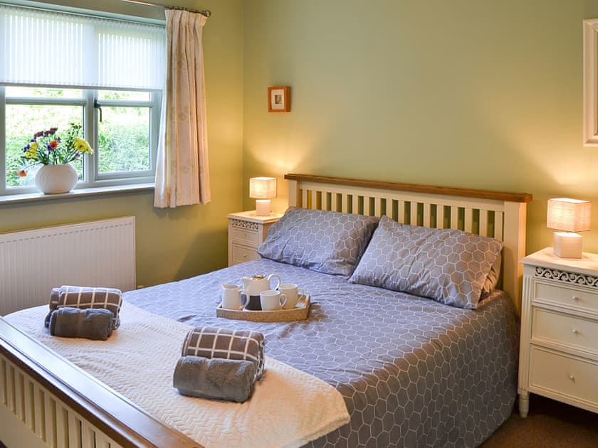 Double bedroom | Lily Broad Cottage, Rollesby, near Great Yarmouth