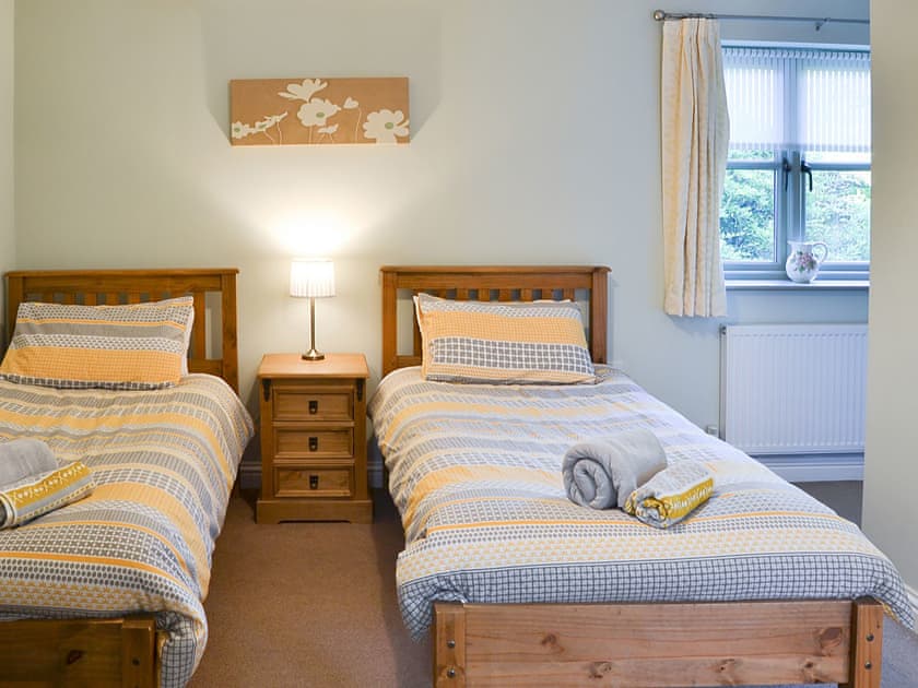 Twin bedroom | Lily Broad Cottage, Rollesby, near Great Yarmouth