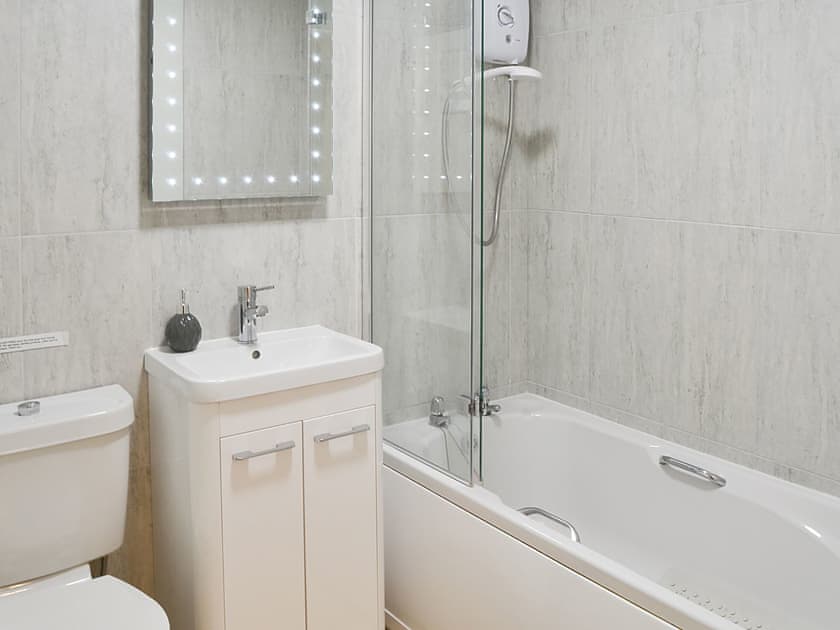 En-suite | Lily Broad Cottage, Rollesby, near Great Yarmouth