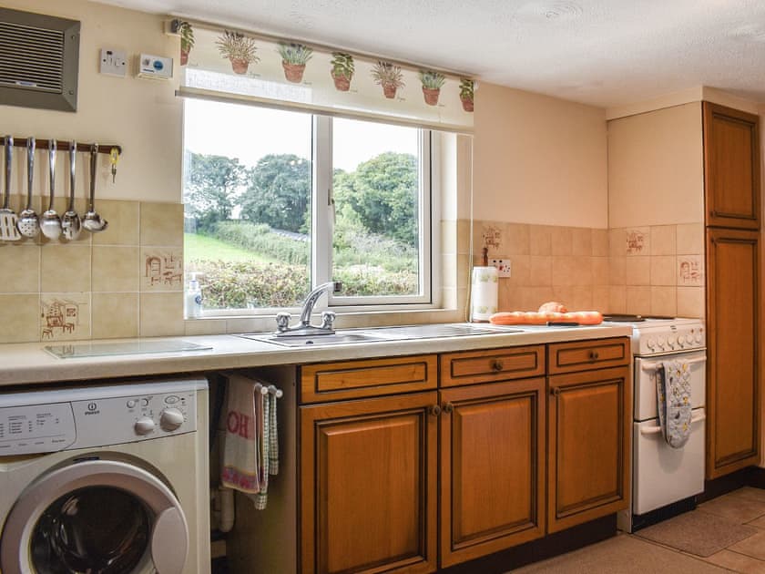 Kitchen | Anneth Lowen, Gwennap