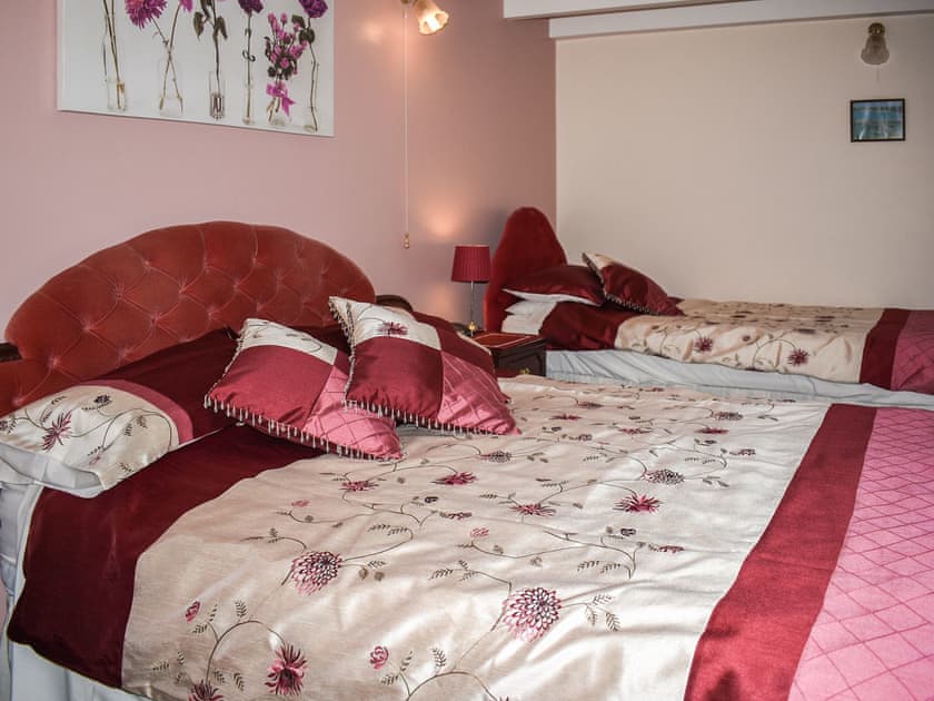 Double bedroom | Anneth Lowen, Gwennap