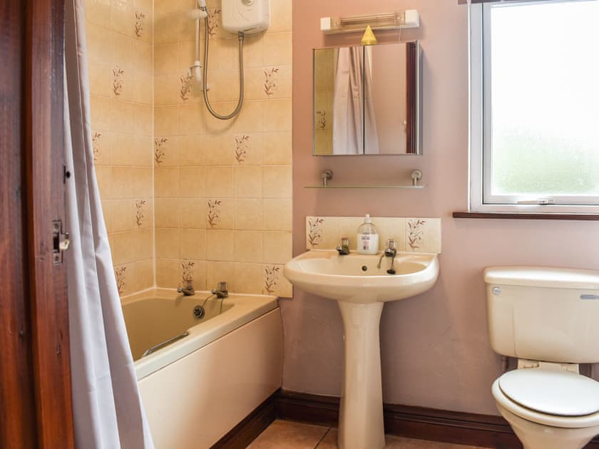 Bathroom | Anneth Lowen, Gwennap