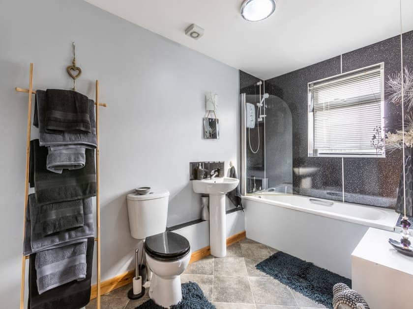 Bathroom | Flyby Cottage, English Bicknor