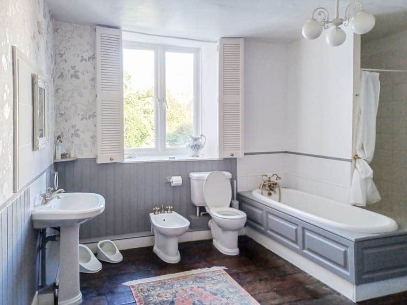 Bathroom | Ellinor House, Cleobury Mortimer, near Ludlow