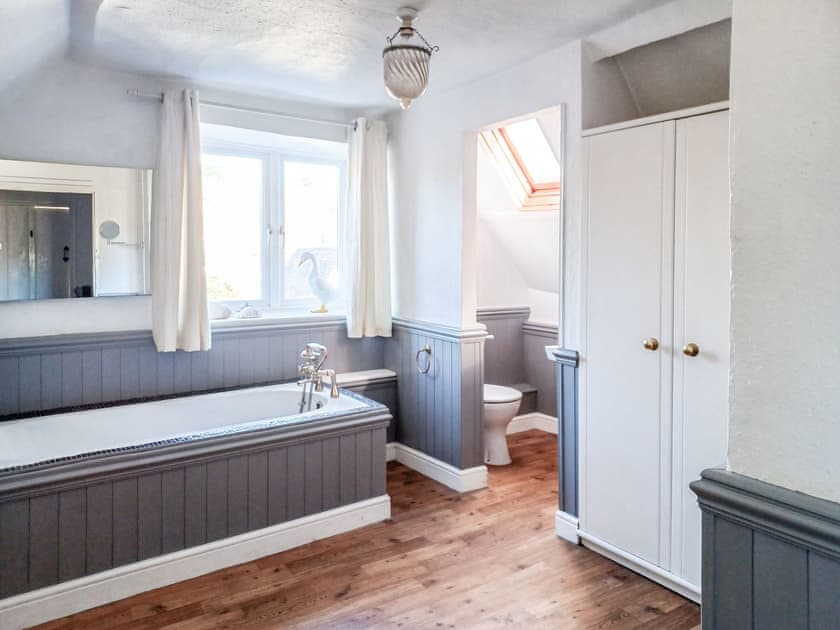 Bathroom | Ellinor House, Cleobury Mortimer, near Ludlow