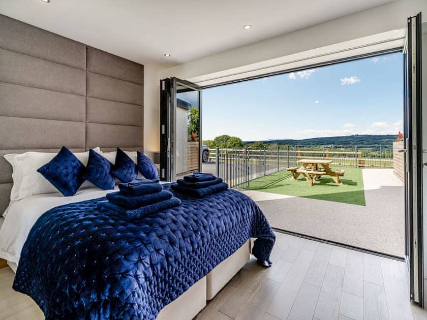Double bedroom | Y Gelli, Pontyates