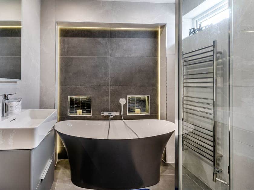 Bathroom | Y Gelli, Pontyates