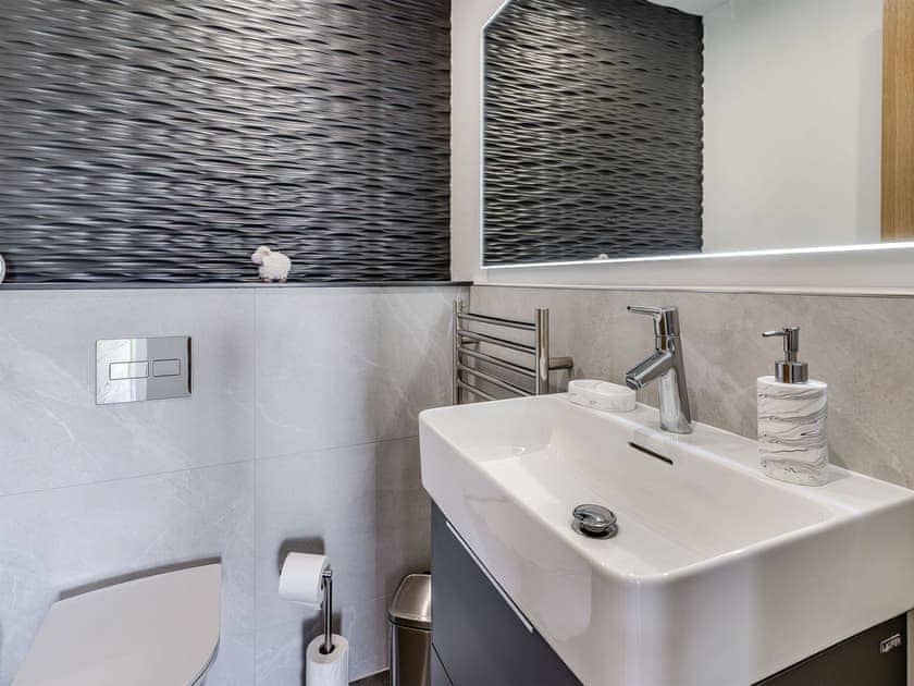 Bathroom | Y Gelli, Pontyates