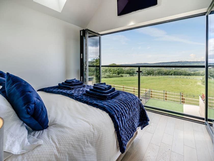 Master bedroom | Y Gelli, Pontyates